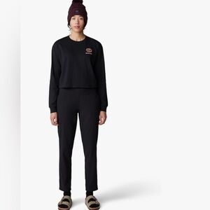 NWT Mountain HardWear Pants with Logo Patch